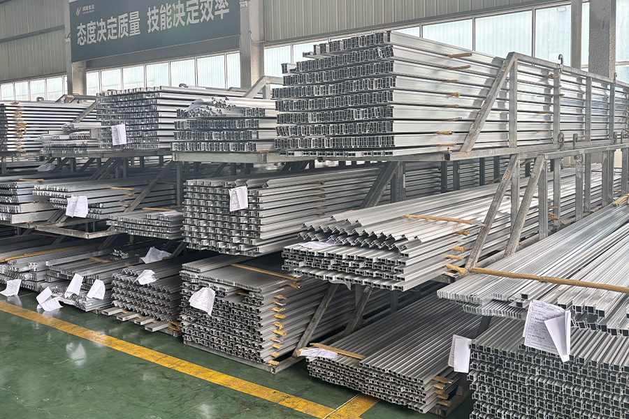 5、Profil Aluminium Berusia